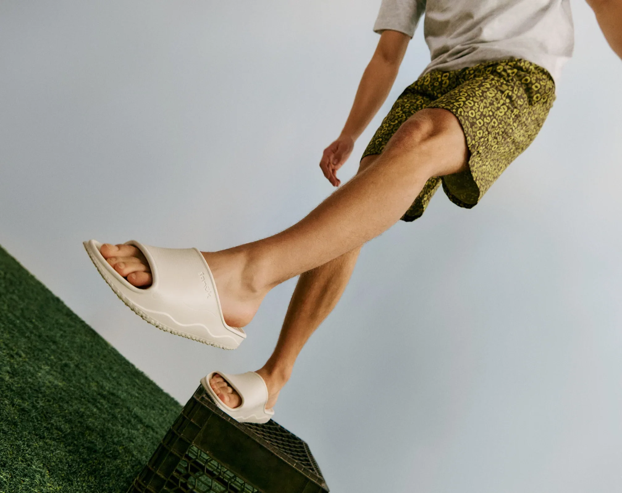 Men's Beer Foamie Slide | Tan - Image 6