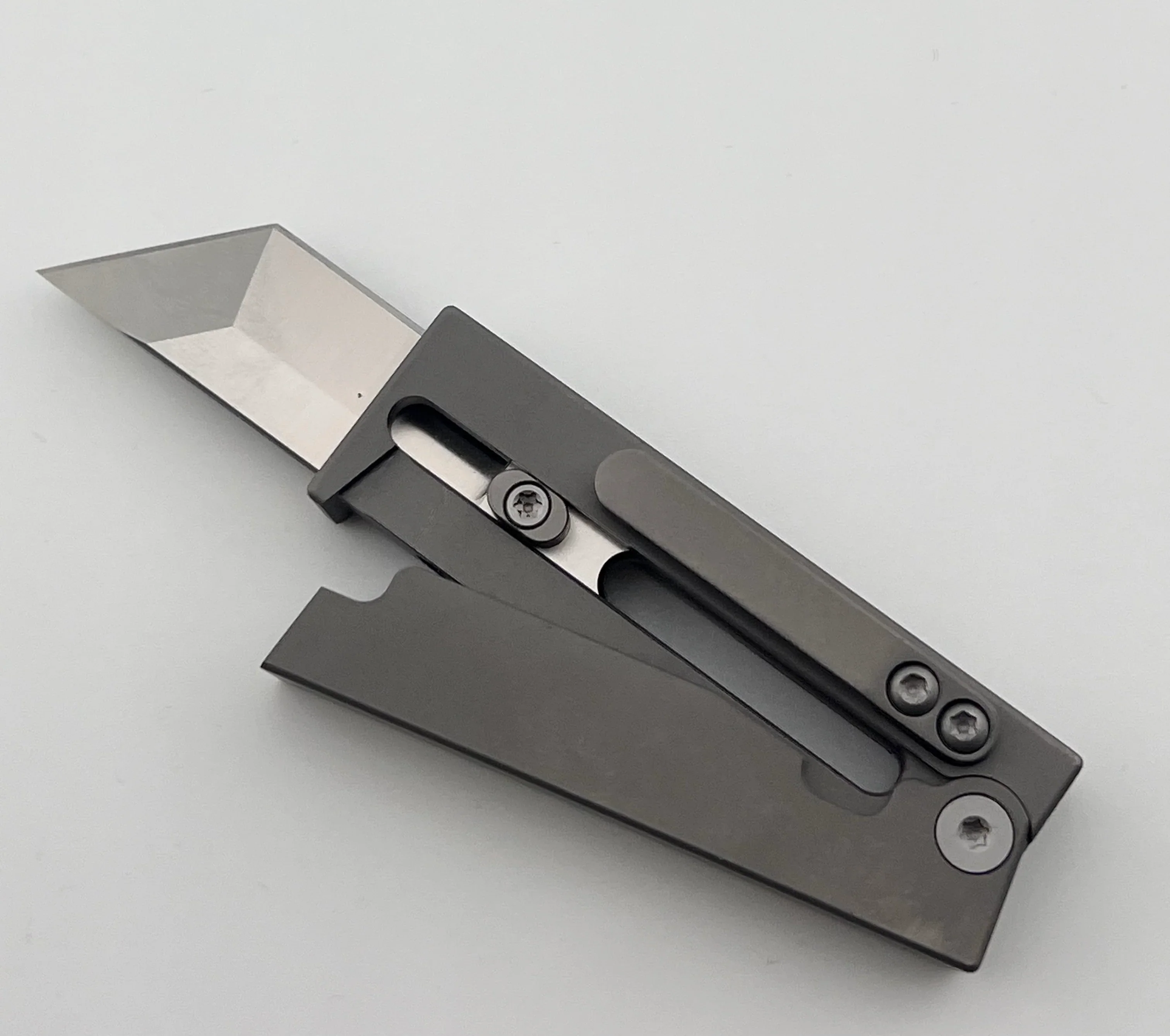 Parachute Mini Titanium Gravity Knife - Image 4
