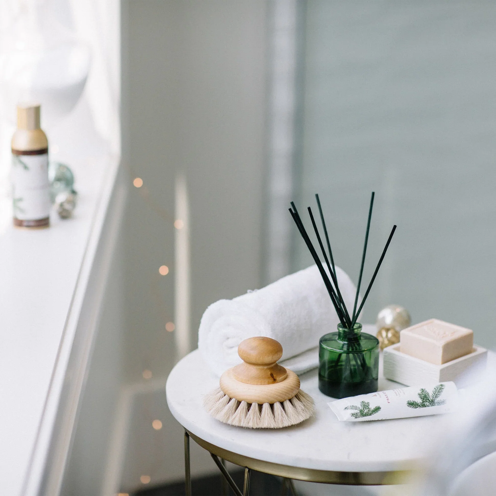 Frasier Fir Petite Green Glass Reed Diffuser - Image 3